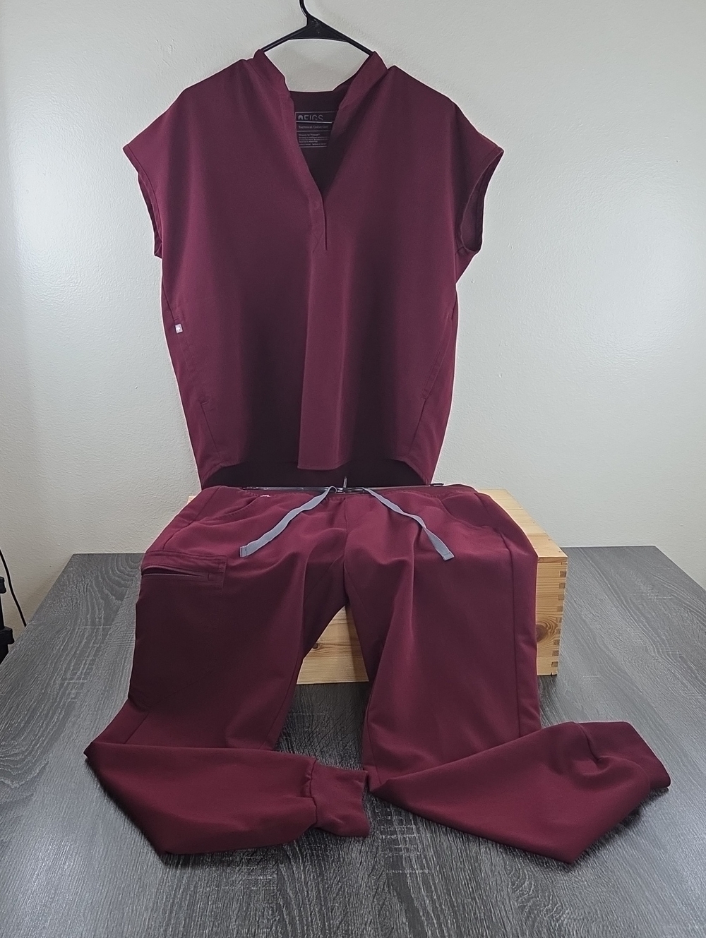 FIGS Two Piece Top Bottom Technical Scrub Burgandy Womans Small ECU Anti Wrinkle